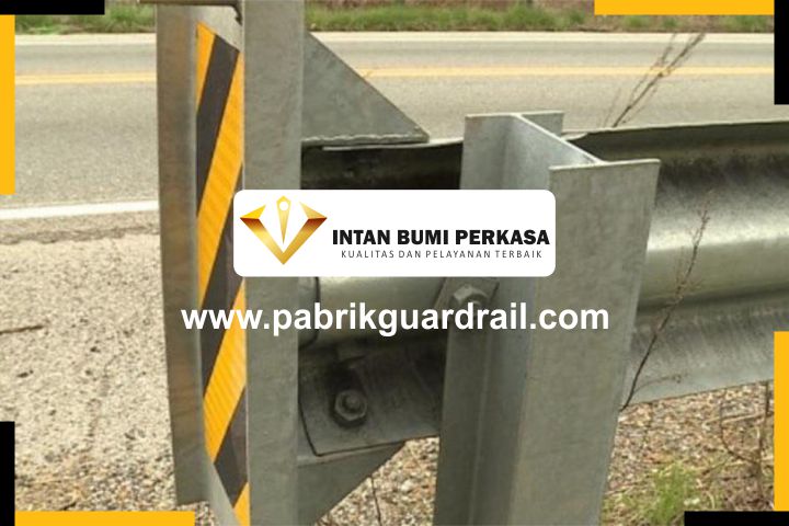 Jual Guardrail Murah Permeter Tebal 4,5mm Untuk Jalan Raya Dan Jalan Umum Galvanis Hotdeep Kota Semarang